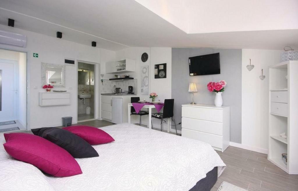 Apartmani Riva โรกอซนิซา ภายนอก รูปภาพ