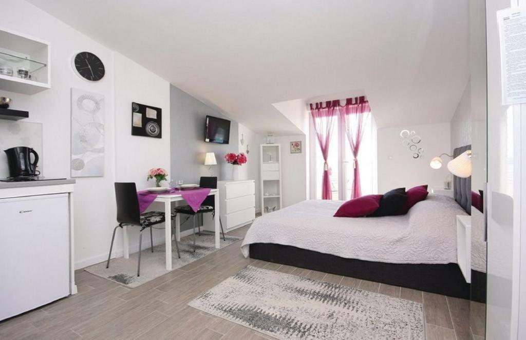 Apartmani Riva โรกอซนิซา ภายนอก รูปภาพ